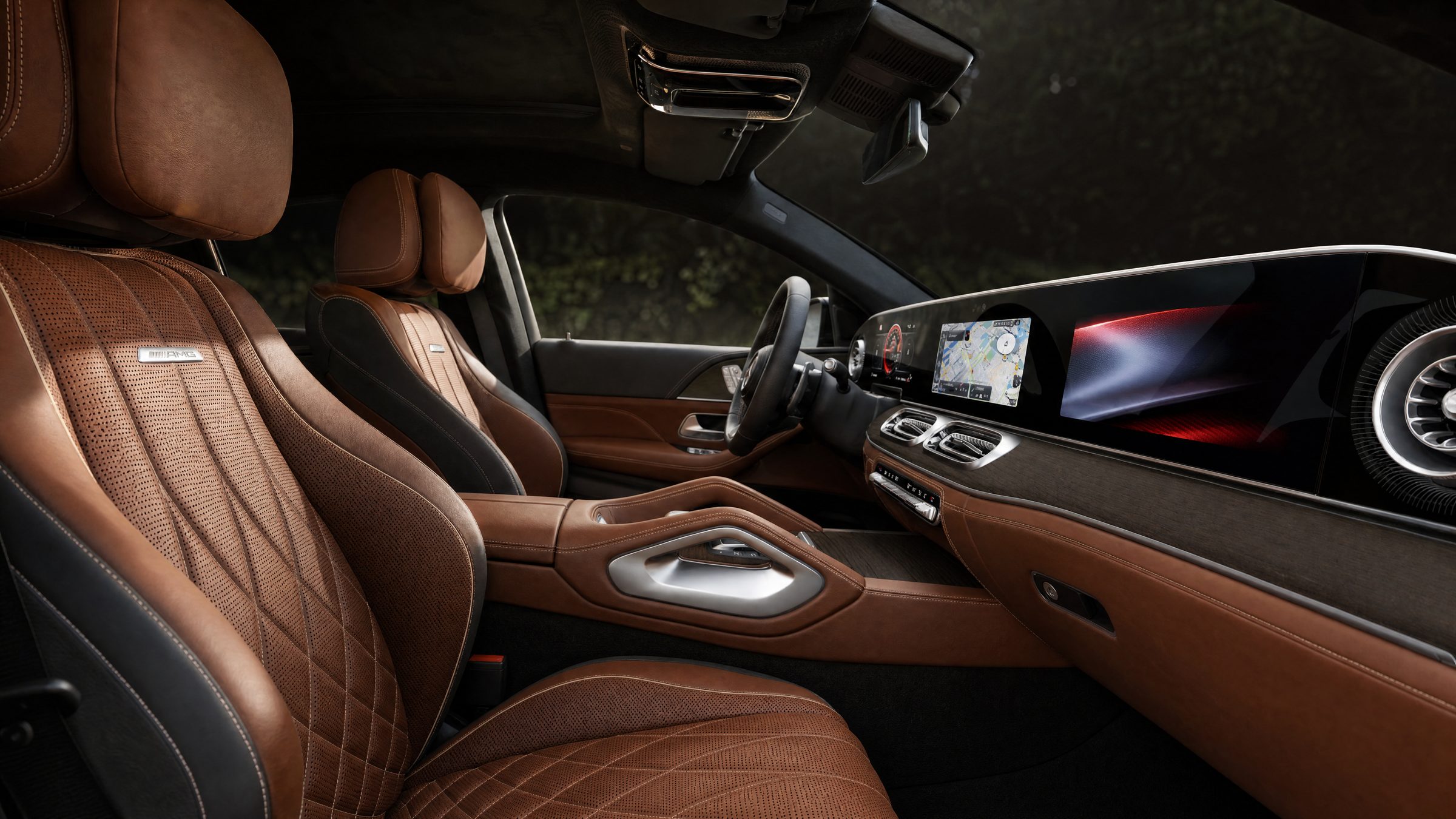 Interior automóvel estofado em pele acolchoada — matéria nobre